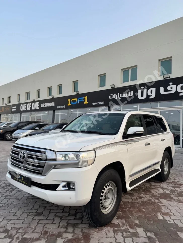 Toyota  Land Cruiser  GXR  2019  Automatic  300,000 Km  8 Cylinder  Four Wheel Drive (4WD)  SUV  White
