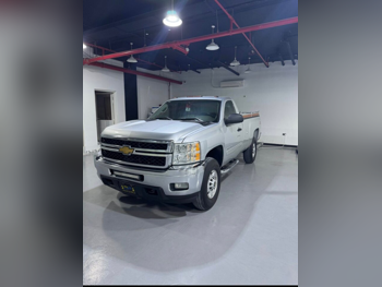 Chevrolet  Silverado  2500 HD  2013  Automatic  151,000 Km  8 Cylinder  Four Wheel Drive (4WD)  Pick Up  Silver