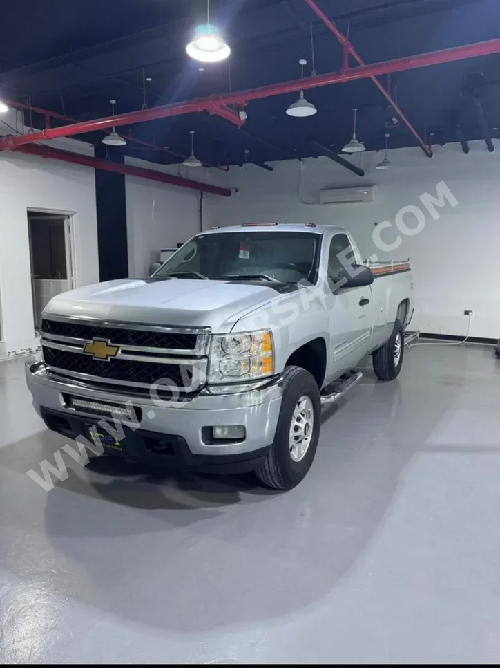 Chevrolet  Silverado  2500 HD  2013  Automatic  151,000 Km  8 Cylinder  Four Wheel Drive (4WD)  Pick Up  Silver