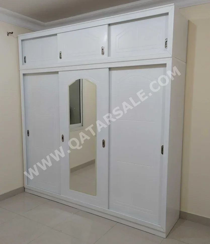 خزائن ودواليب الملابس والزينة - دوحة فيرنيتشر - خزائن - أبيض