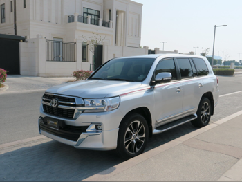 Toyota  Land Cruiser  GXR  2009  Automatic  643,000 Km  8 Cylinder  Four Wheel Drive (4WD)  SUV  Silver
