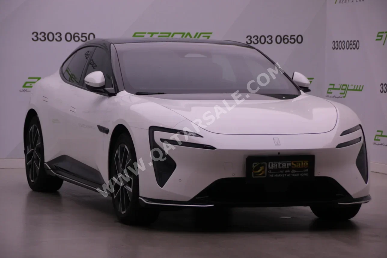 Avatr  06  2025  Automatic  5,000 Km  4 Cylinder  Rear Wheel Drive (RWD)  Sedan  White
