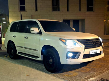 Lexus  LX  570 S  2015  Automatic  337,000 Km  8 Cylinder  Four Wheel Drive (4WD)  SUV  White  With Warranty