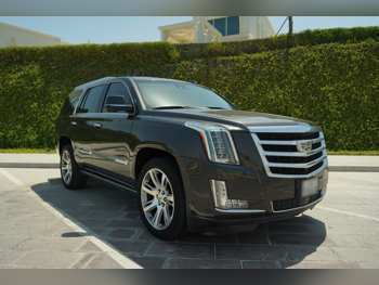 Cadillac  Escalade  600  2015  Automatic  210,000 Km  8 Cylinder  Four Wheel Drive (4WD)  SUV  Gray
