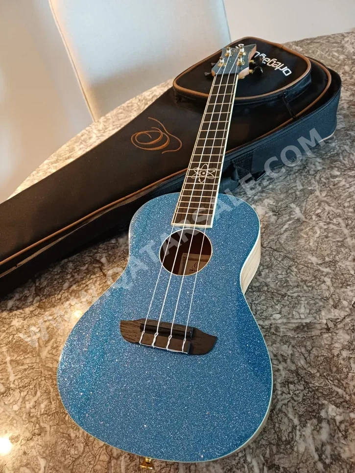 Ukulele  Blue & White /  For Beginners
