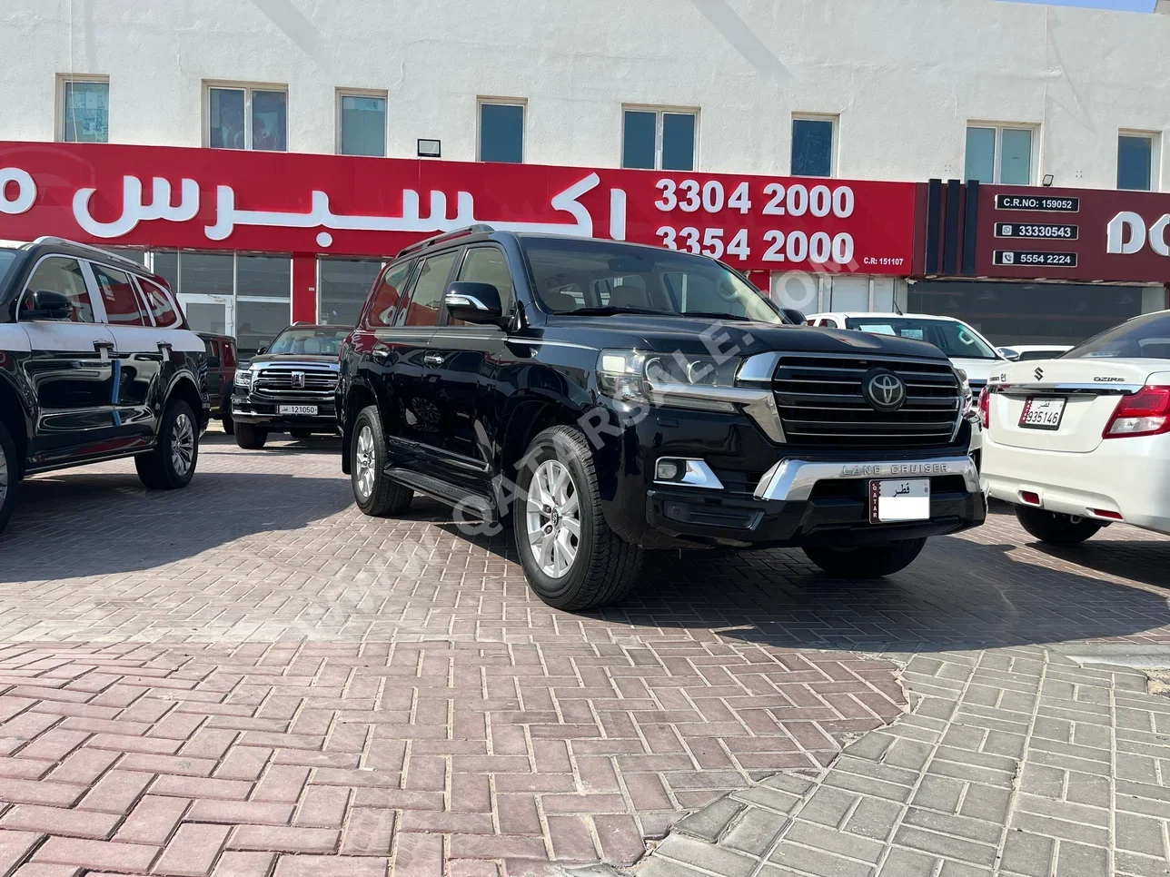 Toyota  Land Cruiser  GXR  2017  Automatic  234,000 Km  8 Cylinder  Four Wheel Drive (4WD)  SUV  Black