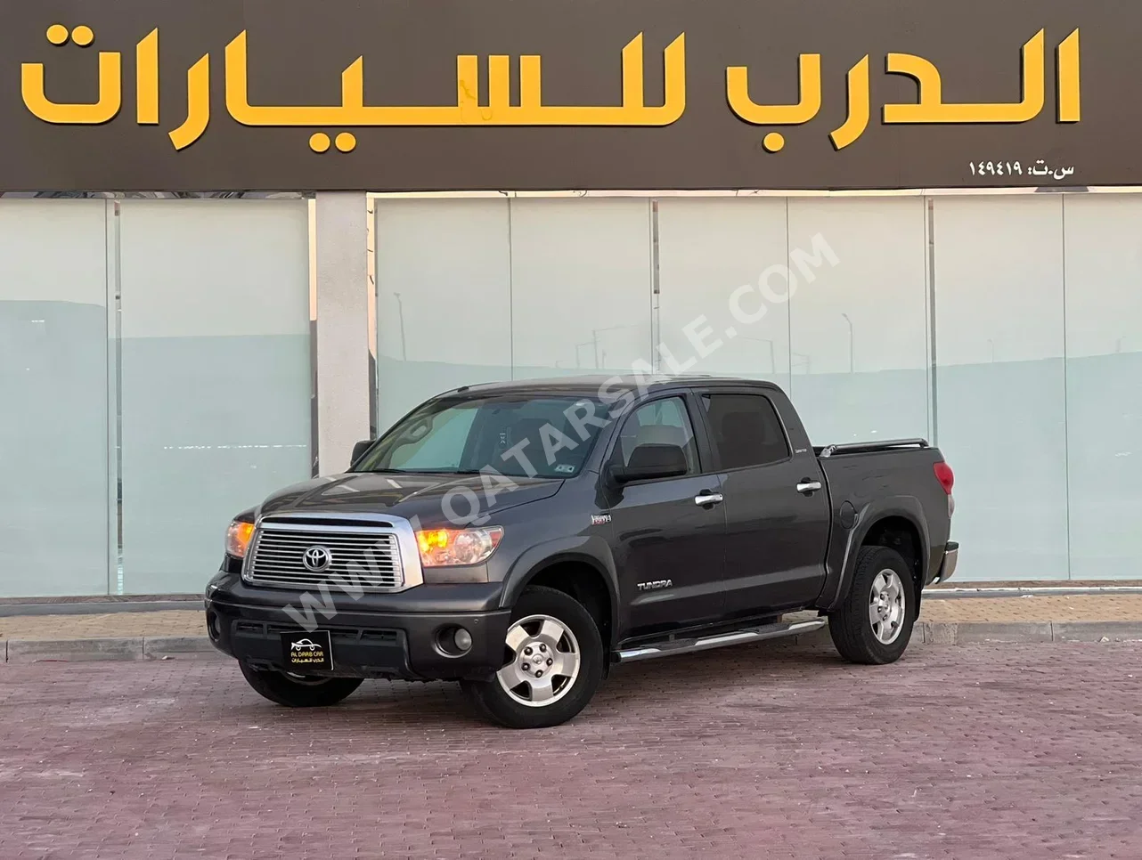 Toyota  Tundra  2012  Automatic  140,000 Km  8 Cylinder  Four Wheel Drive (4WD)  Pick Up  Gray