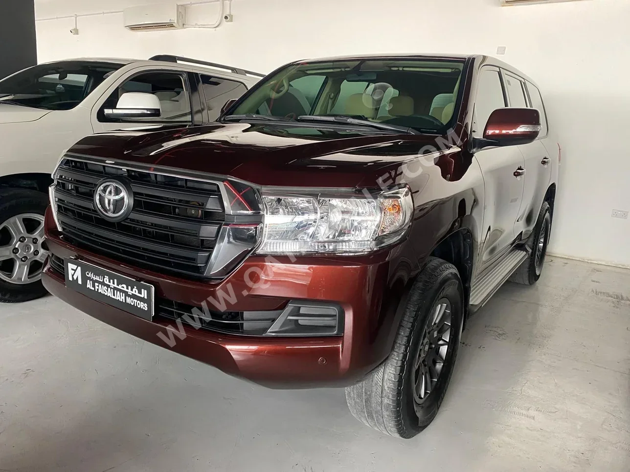 Toyota  Land Cruiser  G  2016  Automatic  380,000 Km  6 Cylinder  Four Wheel Drive (4WD)  SUV  Maroon