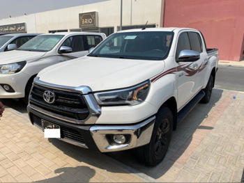 Toyota  Hilux  2022  Automatic  82,000 Km  4 Cylinder  Four Wheel Drive (4WD)  Pick Up  White