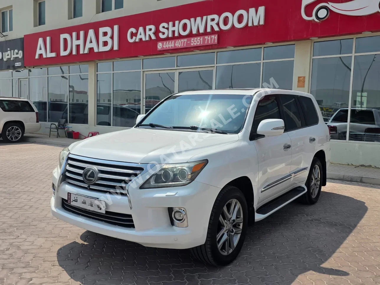 Lexus  LX  570  2014  Automatic  250,000 Km  8 Cylinder  Four Wheel Drive (4WD)  SUV  White