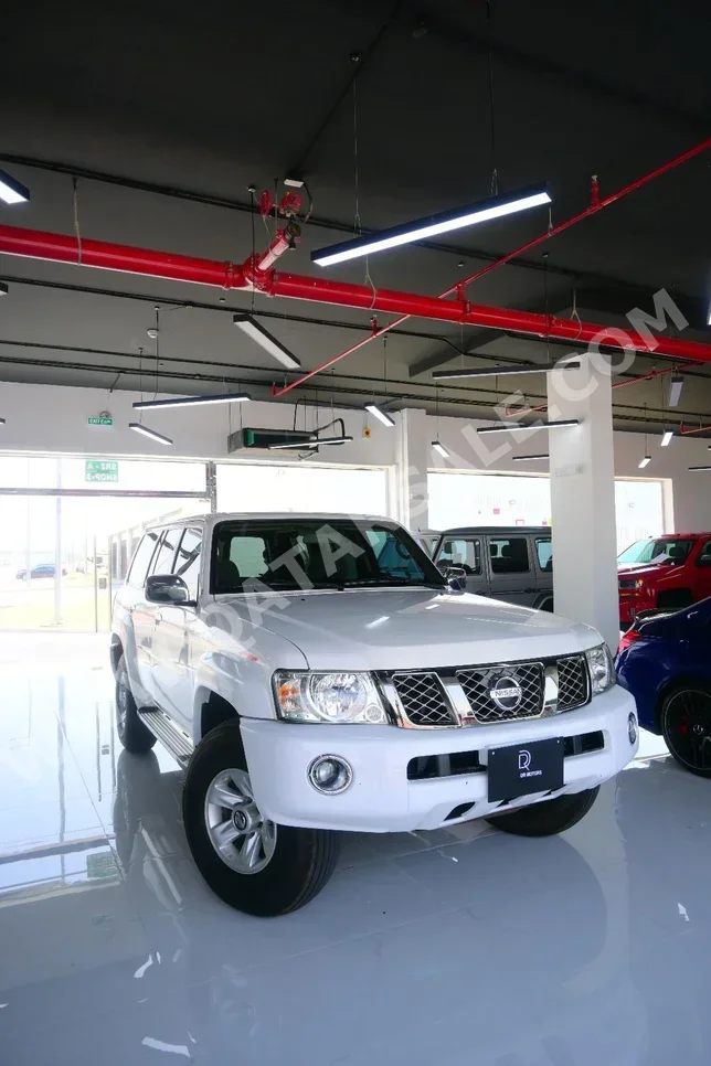 Nissan  Patrol  Safari  2016  Manual  172,000 Km  6 Cylinder  Four Wheel Drive (4WD)  SUV  White