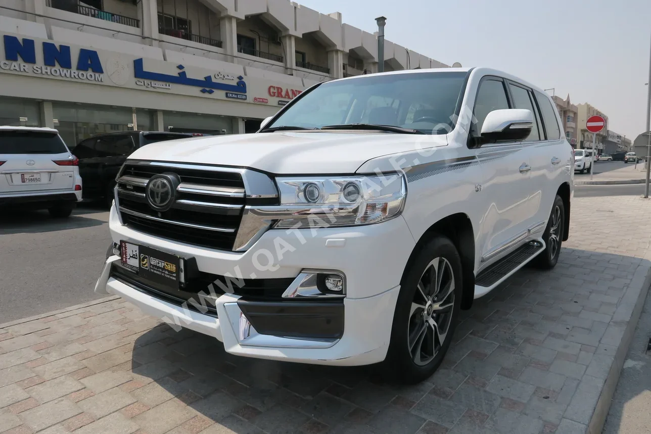 Toyota  Land Cruiser  VXR  2020  Automatic  78,000 Km  8 Cylinder  Four Wheel Drive (4WD)  SUV  White