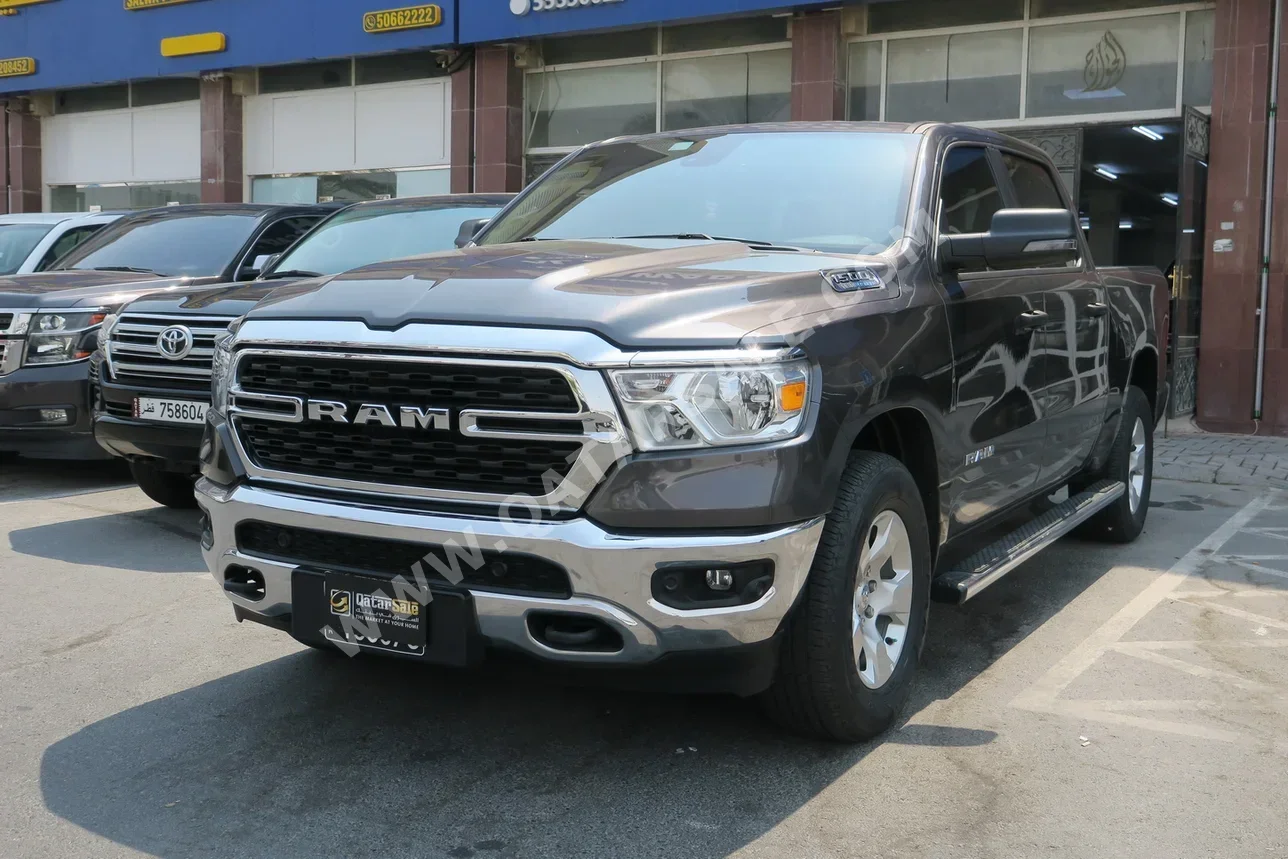 Dodge  Ram  Big Horn  2024  Automatic  35,000 Km  8 Cylinder  Four Wheel Drive (4WD)  Pick Up  Gray  With Warranty