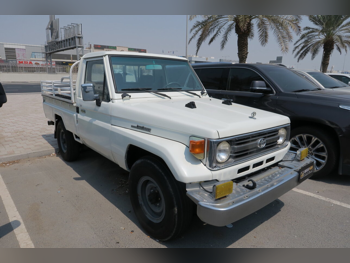 تويوتا  لاند كروزر  ال اكس  1989  عادي  700,000 كم  6 سلندر  دفع رباعي  بيكب  أبيض