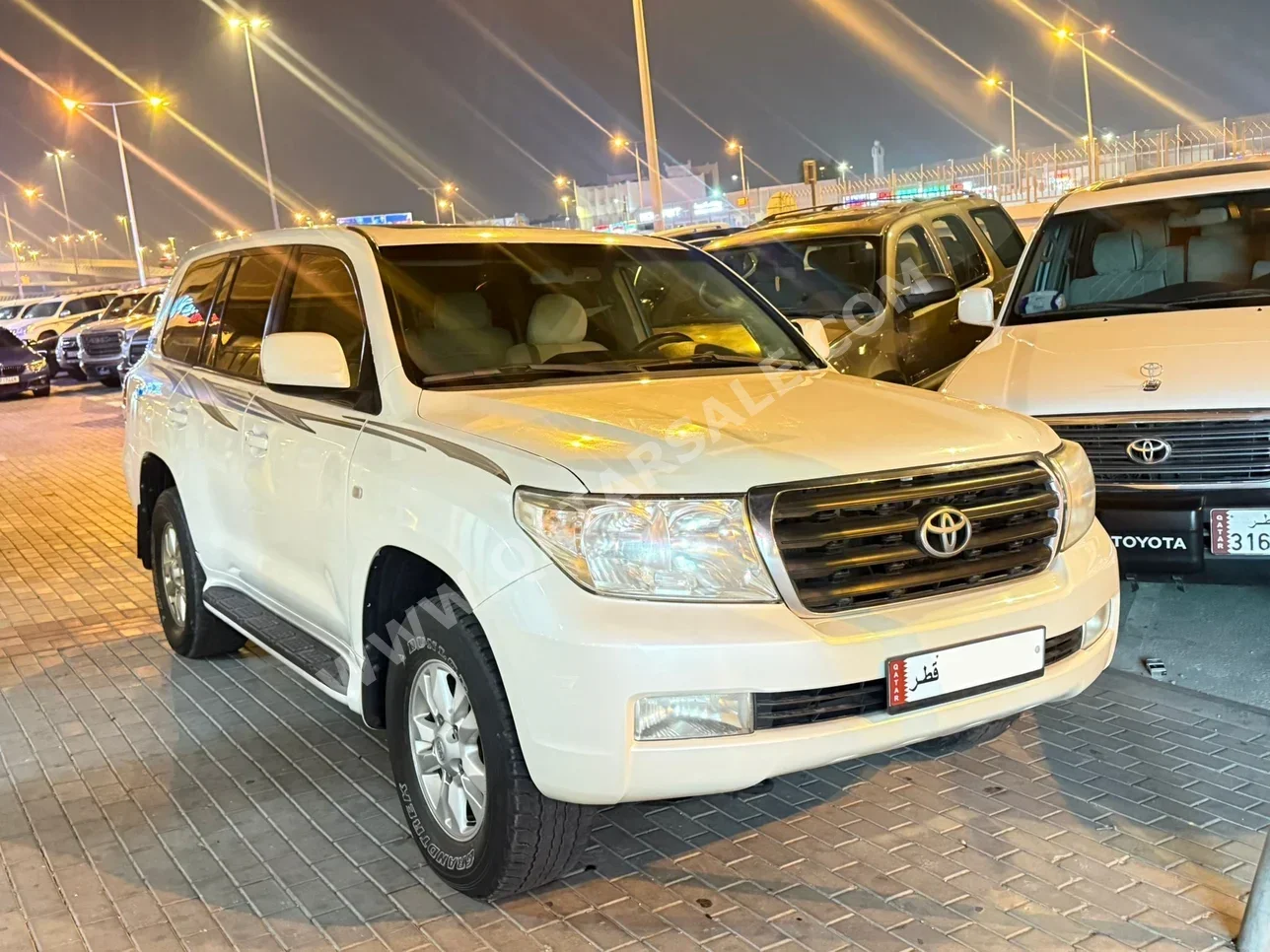 Toyota  Land Cruiser  GX  2011  Automatic  350,000 Km  6 Cylinder  Four Wheel Drive (4WD)  SUV  White