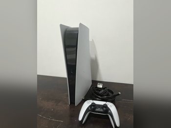 Video Games Consoles - Sony  - PlayStation 5 Digital  - 825 GB  -Included Controllers: 1