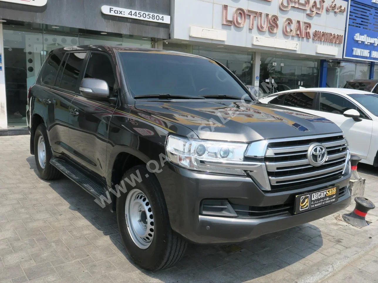 Toyota  Land Cruiser  GXR  2018  Automatic  240,000 Km  6 Cylinder  Four Wheel Drive (4WD)  SUV  Gray