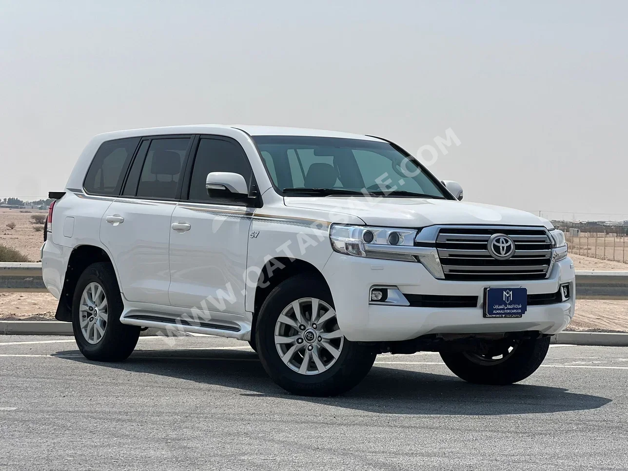 Toyota  Land Cruiser  GXR  2016  Automatic  250,000 Km  8 Cylinder  Four Wheel Drive (4WD)  SUV  White