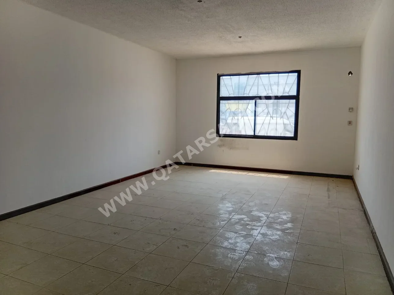 Commercial Offices - Not Furnished  - Doha  - Najma