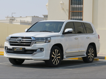Toyota  Land Cruiser  GXR- Grand Touring  2019  Automatic  250,000 Km  8 Cylinder  Four Wheel Drive (4WD)  SUV  White