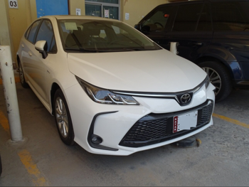 Toyota  Corolla  Hybrid  2025  Automatic  0 Km  4 Cylinder  Front Wheel Drive (FWD)  Sedan  White  With Warranty