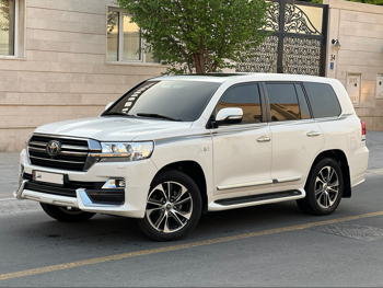 Toyota  Land Cruiser  VXR- Grand Touring S  2020  Automatic  189,000 Km  8 Cylinder  Four Wheel Drive (4WD)  SUV  White