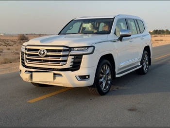 Toyota  Land Cruiser  VX Twin Turbo  2025  Automatic  8,200 Km  6 Cylinder  Four Wheel Drive (4WD)  SUV  White  With Warranty
