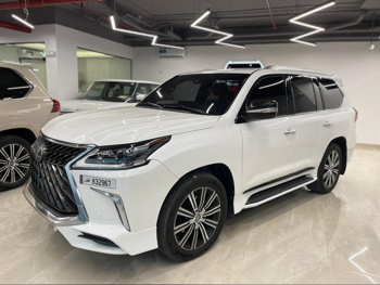 Lexus  LX  570  2016  Automatic  353,000 Km  8 Cylinder  Four Wheel Drive (4WD)  SUV  White