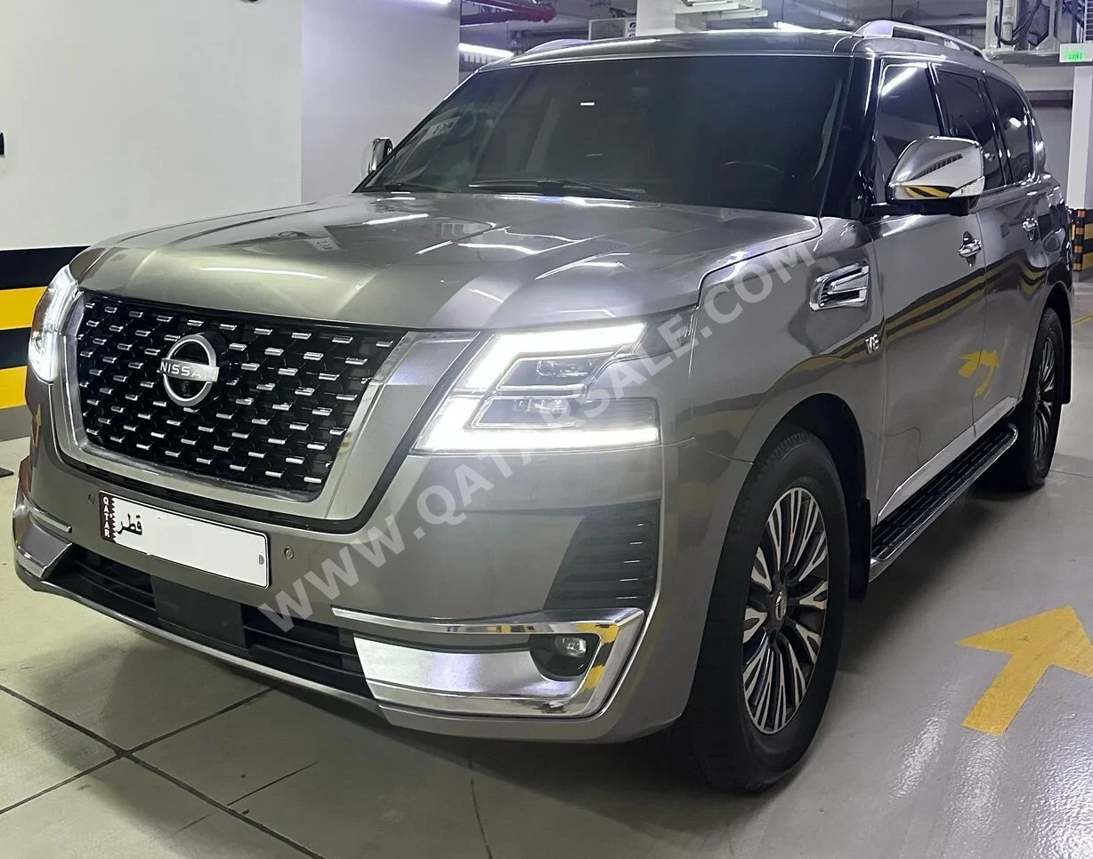 Nissan  Patrol  Platinum  2016  Automatic  158,000 Km  8 Cylinder  Four Wheel Drive (4WD)  SUV  Gray