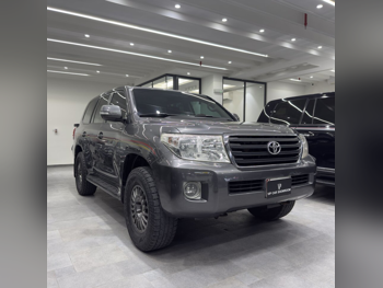 Toyota  Land Cruiser  GX  2012  Automatic  434,000 Km  6 Cylinder  Four Wheel Drive (4WD)  SUV  Gray