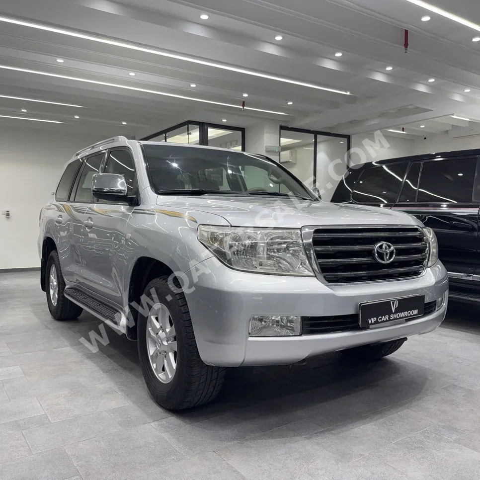 Toyota  Land Cruiser  GX  2011  Automatic  493,000 Km  6 Cylinder  Four Wheel Drive (4WD)  SUV  Silver