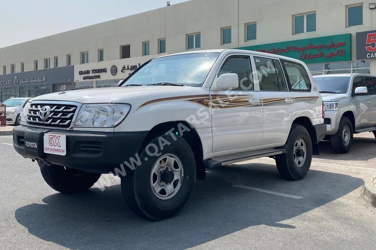 تويوتا  لاند كروزر  جي اكس ار  2006  عادي  394,000 كم  6 سلندر  دفع رباعي  اس يو في  أبيض
