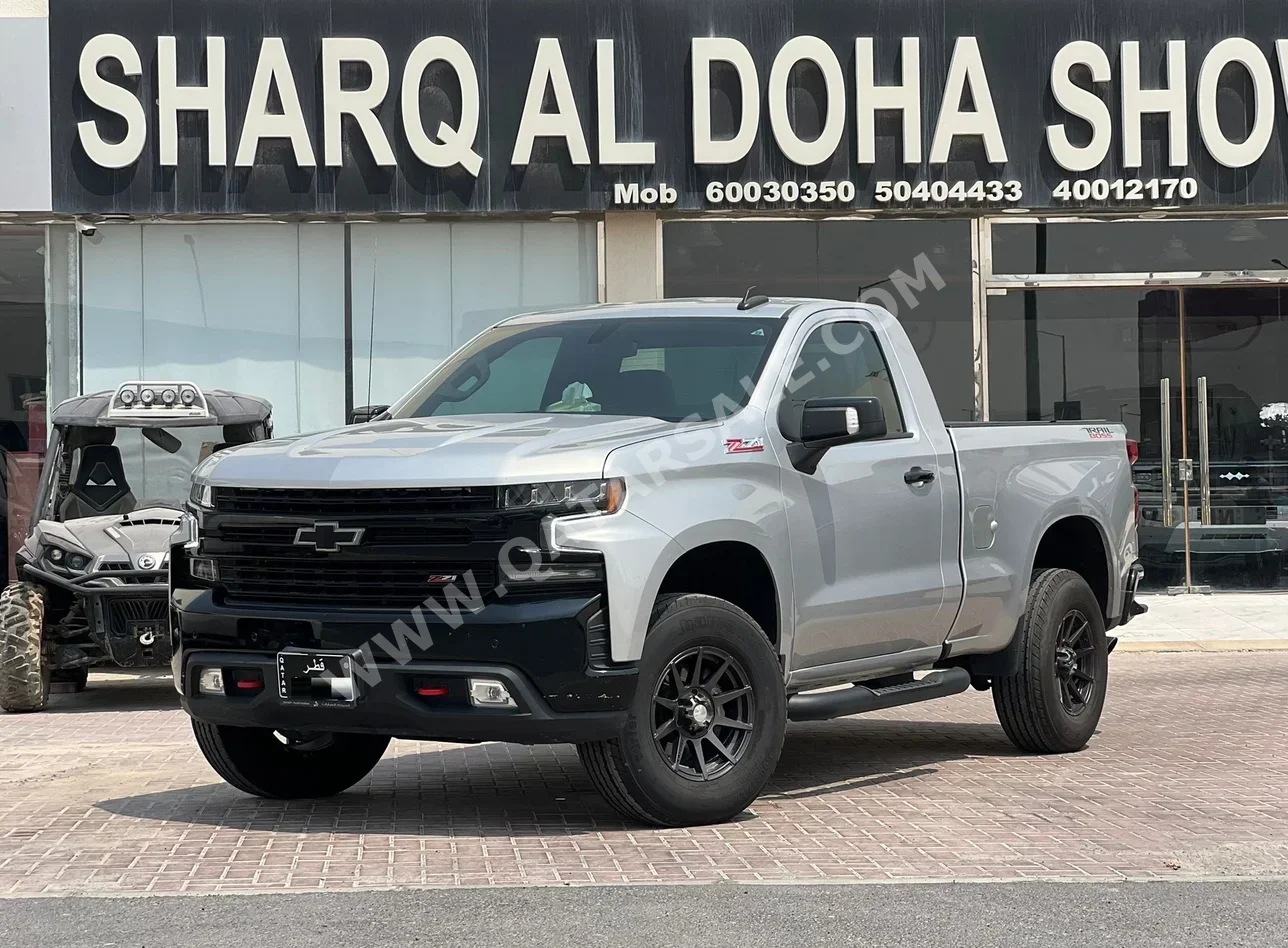 شفروليه  سلفرادو  تريل بووز  2021  اوتوماتيك  110,000 كم  8 سلندر  دفع رباعي  بيكب  فضي