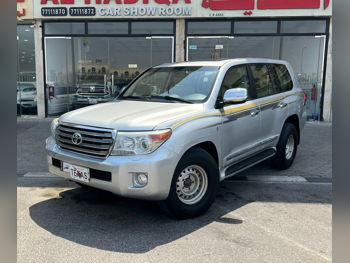 Toyota  Land Cruiser  VXR  2012  Automatic  250,000 Km  8 Cylinder  Four Wheel Drive (4WD)  SUV  Silver