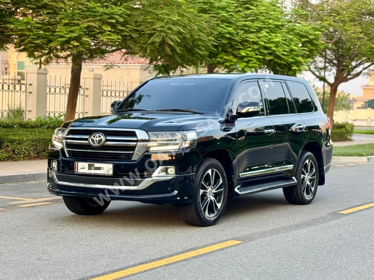 Toyota  Land Cruiser  GXR- Grand Touring  2020  Automatic  115,000 Km  8 Cylinder  Four Wheel Drive (4WD)  SUV  Black