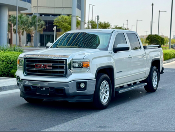 GMC  Sierra  1500  2015  Automatic  134,000 Km  8 Cylinder  Four Wheel Drive (4WD)  Pick Up  Pearl