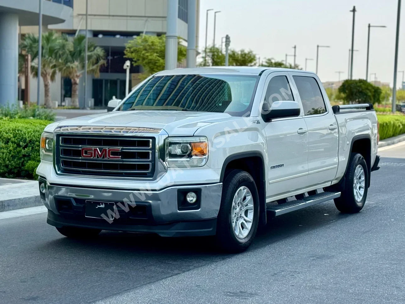 GMC  Sierra  1500  2015  Automatic  134,000 Km  8 Cylinder  Four Wheel Drive (4WD)  Pick Up  Pearl