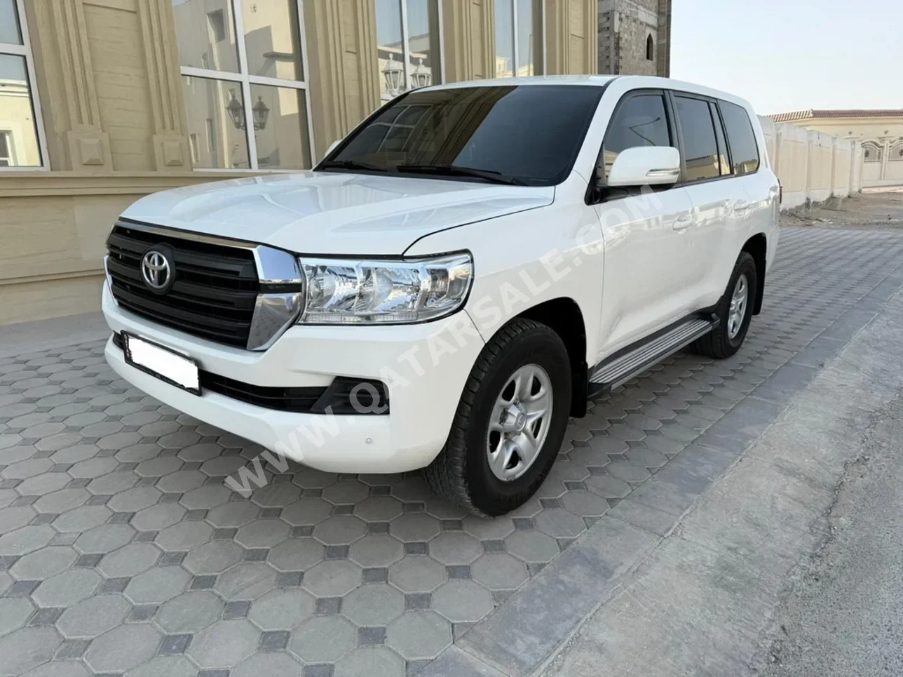 Toyota  Land Cruiser  GX  2021  Automatic  195,000 Km  6 Cylinder  Four Wheel Drive (4WD)  SUV  White