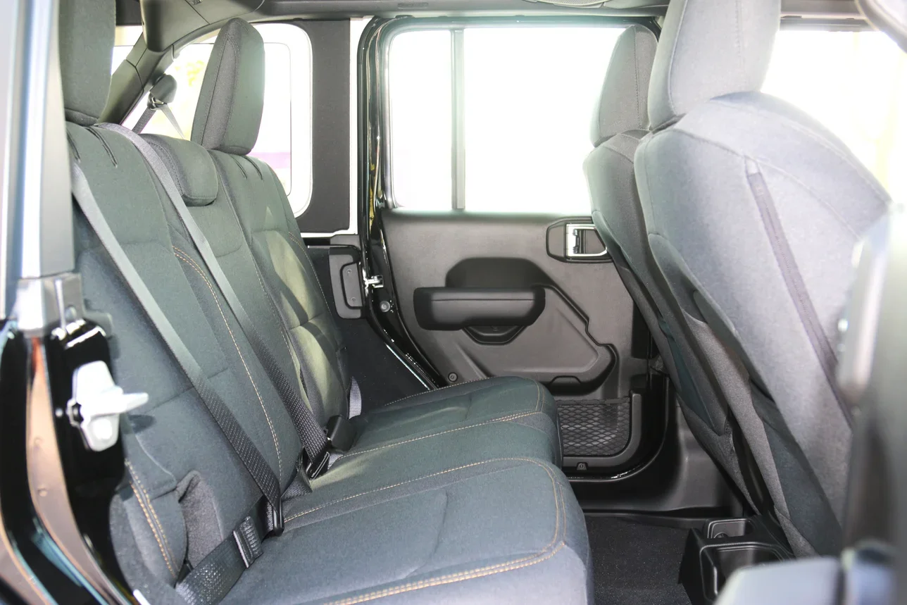 جييب  رانجلار  6 سلندر  إس يو في 4 في 4  أسود  2023