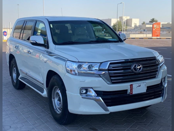 Toyota  Land Cruiser  VXR  2016  Automatic  440,000 Km  8 Cylinder  Four Wheel Drive (4WD)  SUV  White