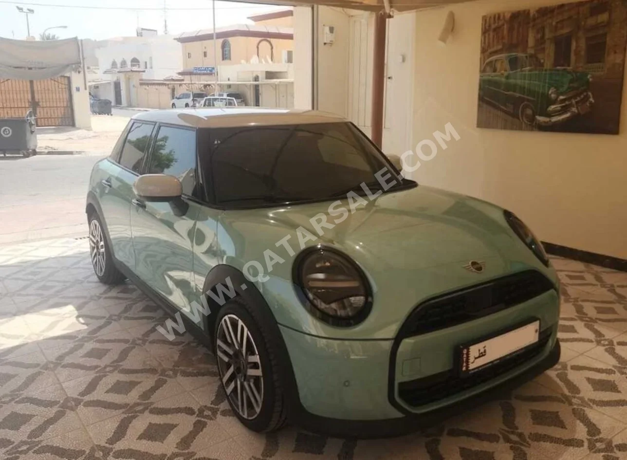 ميني  كوبر  كوب  2025  اوتوماتيك  490 كم  3 سلندر  سحب امامي  هاتشباك  أخضر  تحت الضمان