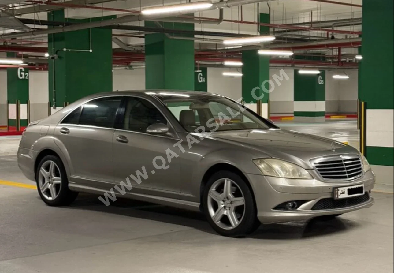 مرسيدس - بنز  380 S  2008  اوتوماتيك  165,000 كم  6 سلندر  دفع خلفي  سيدان  رمادي