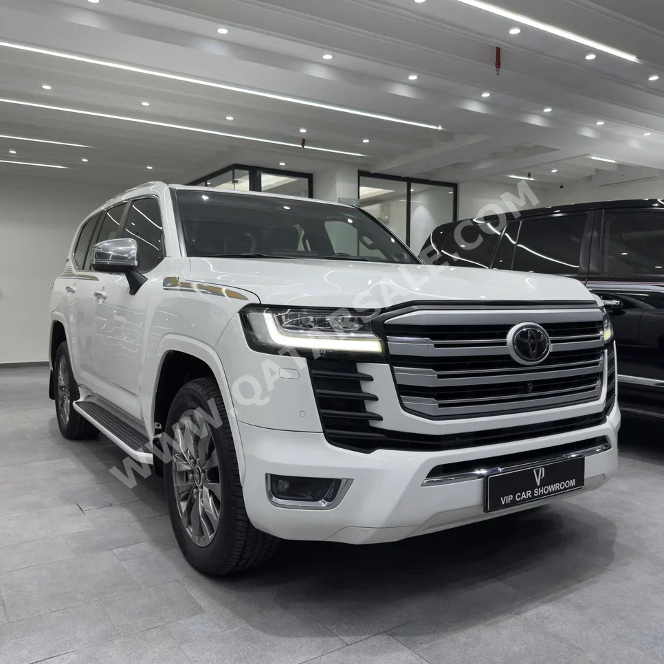 Toyota  Land Cruiser  VXR Twin Turbo  2022  Automatic  121,000 Km  6 Cylinder  Four Wheel Drive (4WD)  SUV  White
