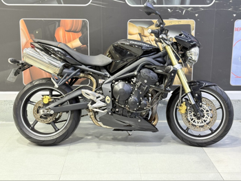 Triumph  Daytona 675r -  2011 - Color Black -  Warranty