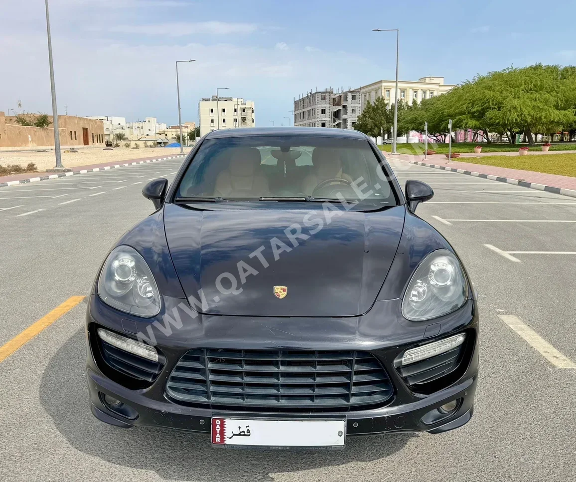 بورش  كيان  جي تي اس  2013  اوتوماتيك  322,000 كم  8 سلندر  دفع رباعي  اس يو في  أسود