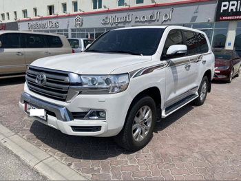 Toyota  Land Cruiser  GXR  2017  Automatic  202,000 Km  8 Cylinder  Four Wheel Drive (4WD)  SUV  White