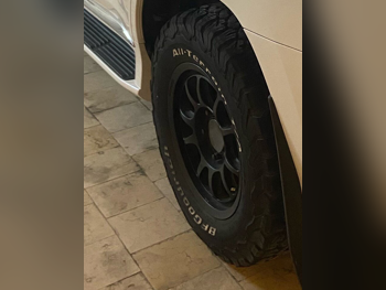 العجلات والجنوط (الرنقات) ميثود صنع في الصين \  4 مواسم  تشمل الرنق  17"