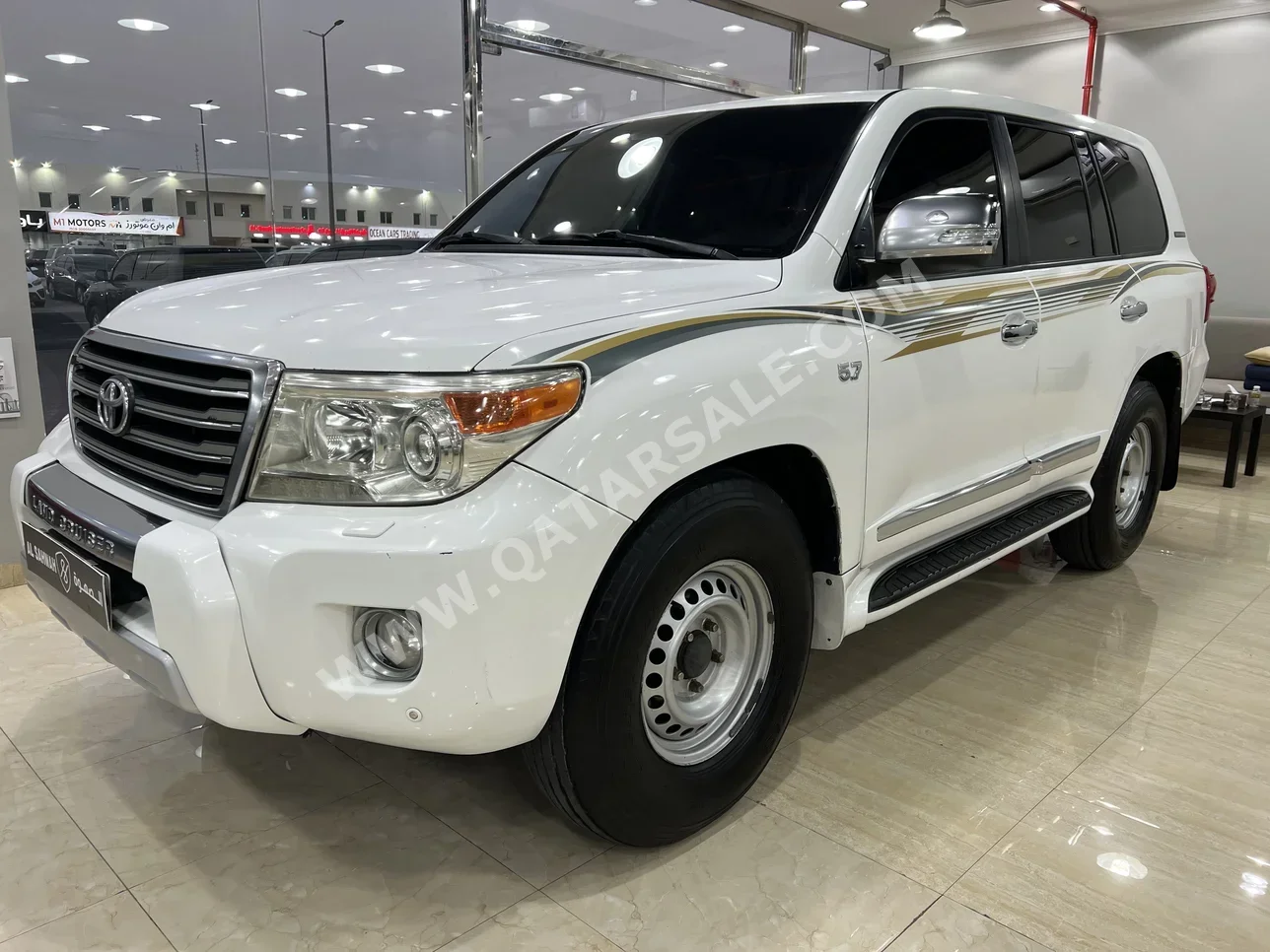 Toyota  Land Cruiser  GXR  2015  Automatic  344,000 Km  8 Cylinder  Four Wheel Drive (4WD)  SUV  White