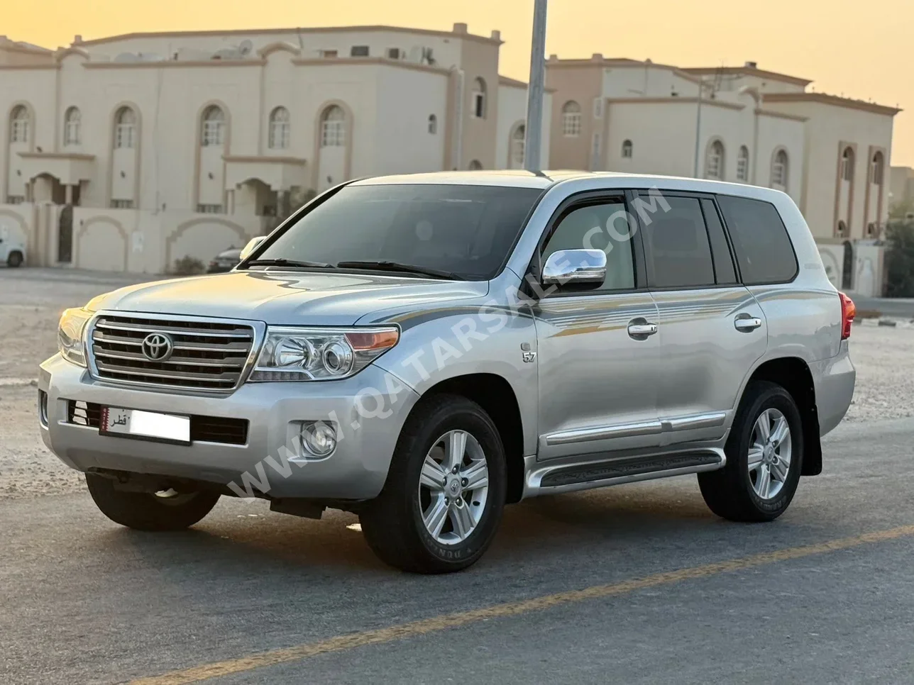 Toyota  Land Cruiser  VXR  2009  Automatic  279,000 Km  8 Cylinder  Four Wheel Drive (4WD)  SUV  Silver