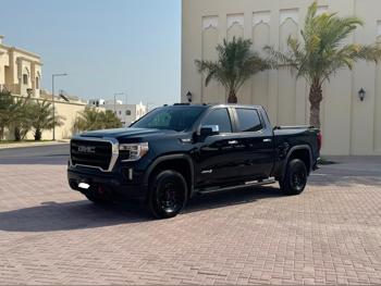 GMC  Sierra  2020  Automatic  80,000 Km  8 Cylinder  Four Wheel Drive (4WD)  Pick Up  Black